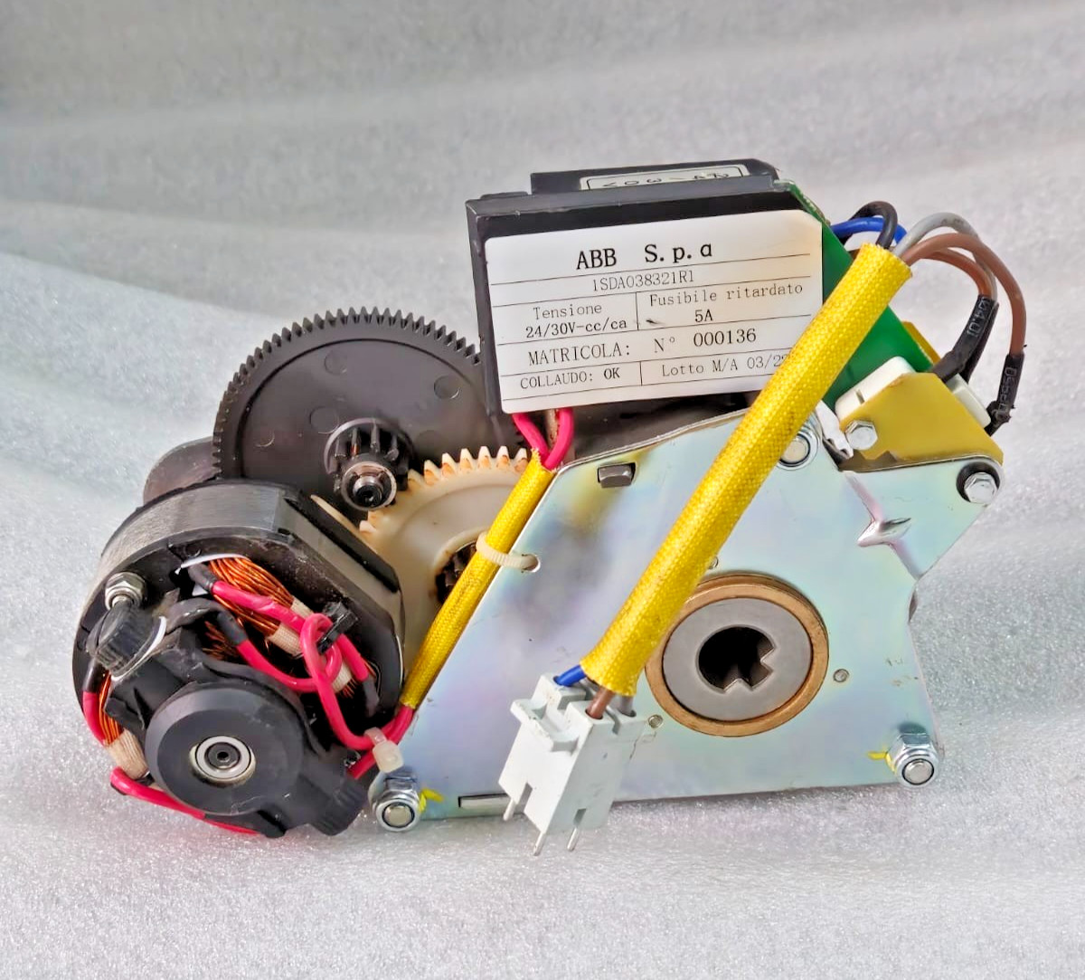 ABB SACE S.P.A 1SDA038321R1 24/30V GEARED MOTOR DEVICE FREE FAST SHIPPING FRDEX