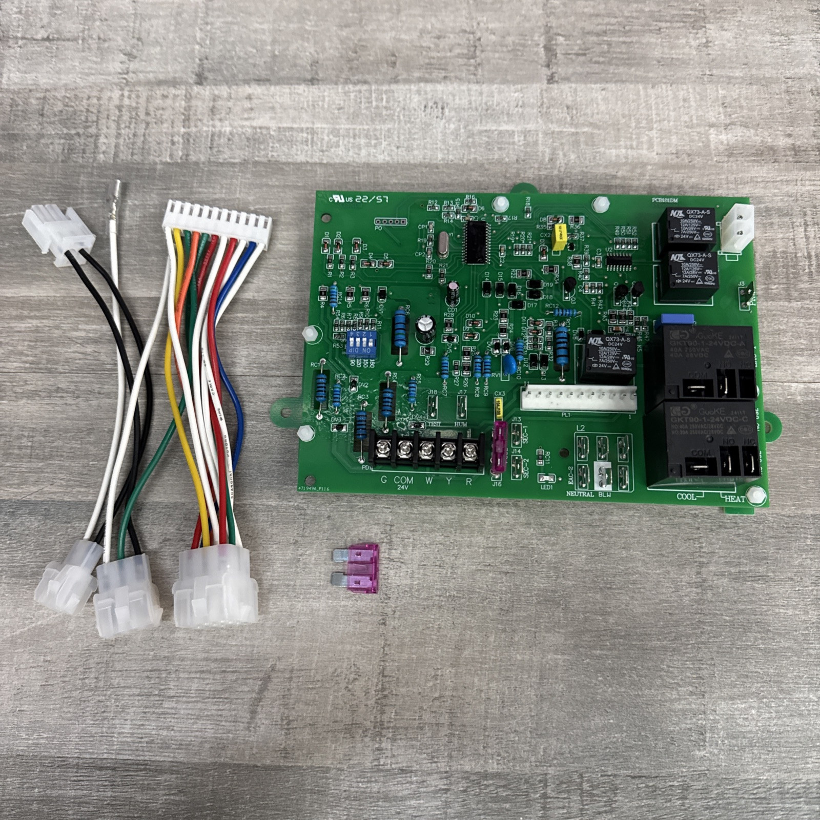 EIIGAR Carrier Furnace Control Circuit Board PCB181DM Open Box C4