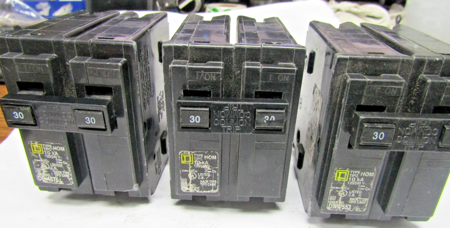 ✌️3) NEW SQUARE D HOM230 30AMP 2POLE 240 VOLT CIRCUIT BREAKER TYPE HOM LOT OF 3