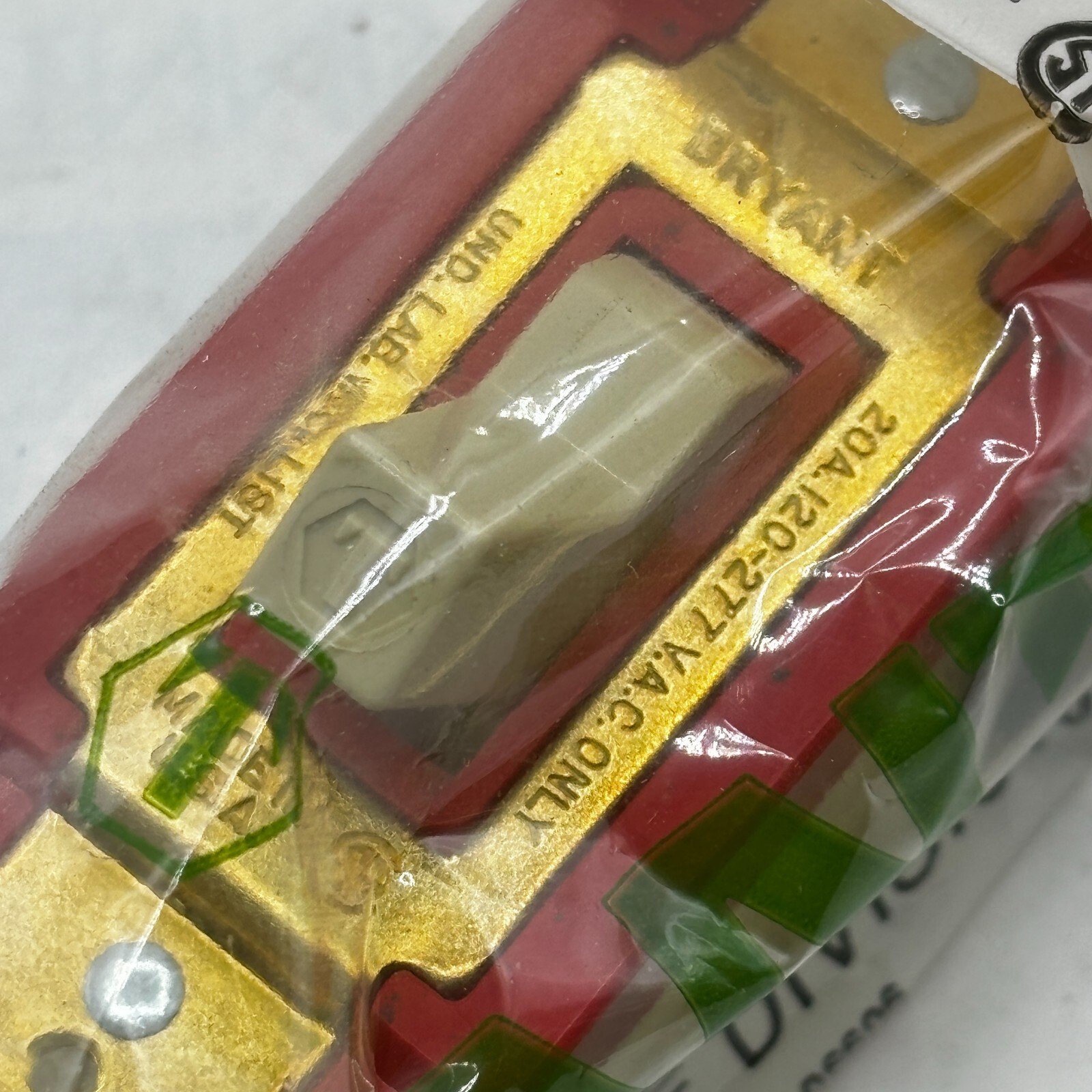 BRYANT 4903-I 3-WAY IVORY TOGGLE AC SWITCH BACK AND SIDE WIRED 20A 4903I QTY:1⭐