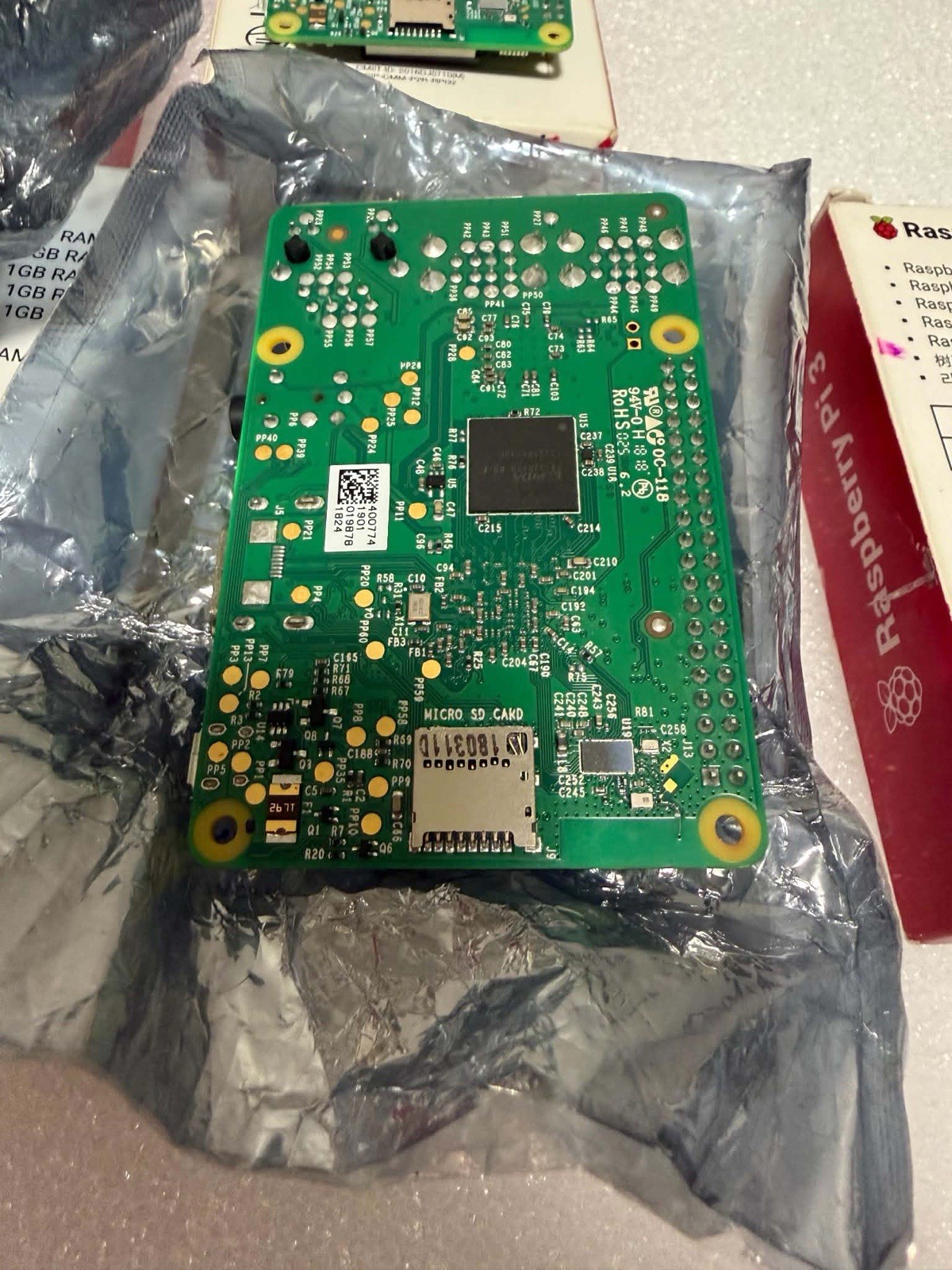 Raspberry Pi 3 Model B v1.2 Dev Board 1GB RAM WiFi Bluetooth