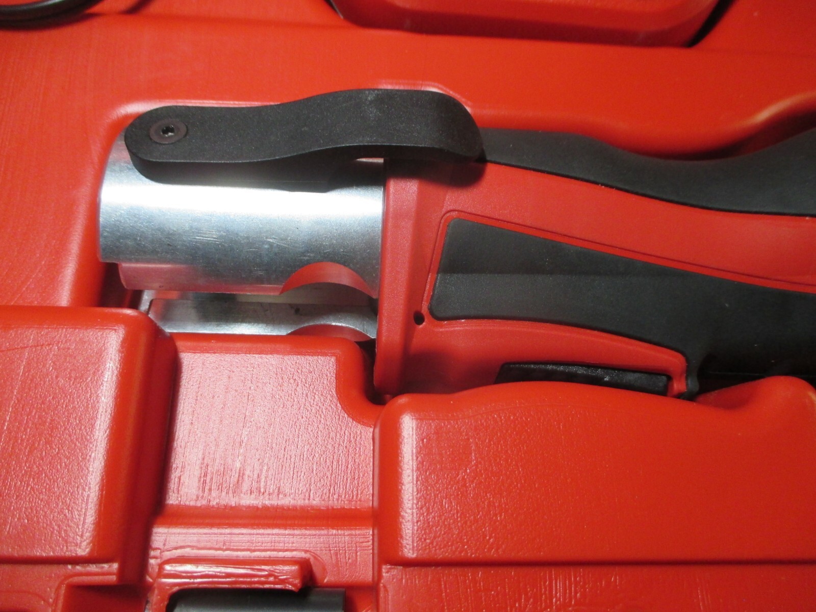 Milwaukee 2473-22 M12 Force Logic Press Tool Kit with 3 Jaws looks prefect