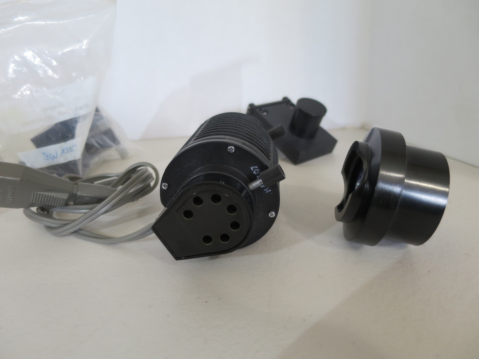 Olympus Microscope MicroPositioner, Illuminator, Reichert SW 135 AUSTRIA parts.