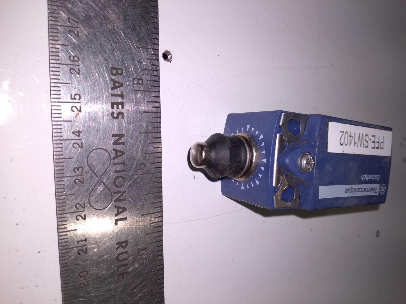 TELEMWCANIQUE OSISWITCH PFE-SW1402 ZCP21 500V 10A AC 15 240V