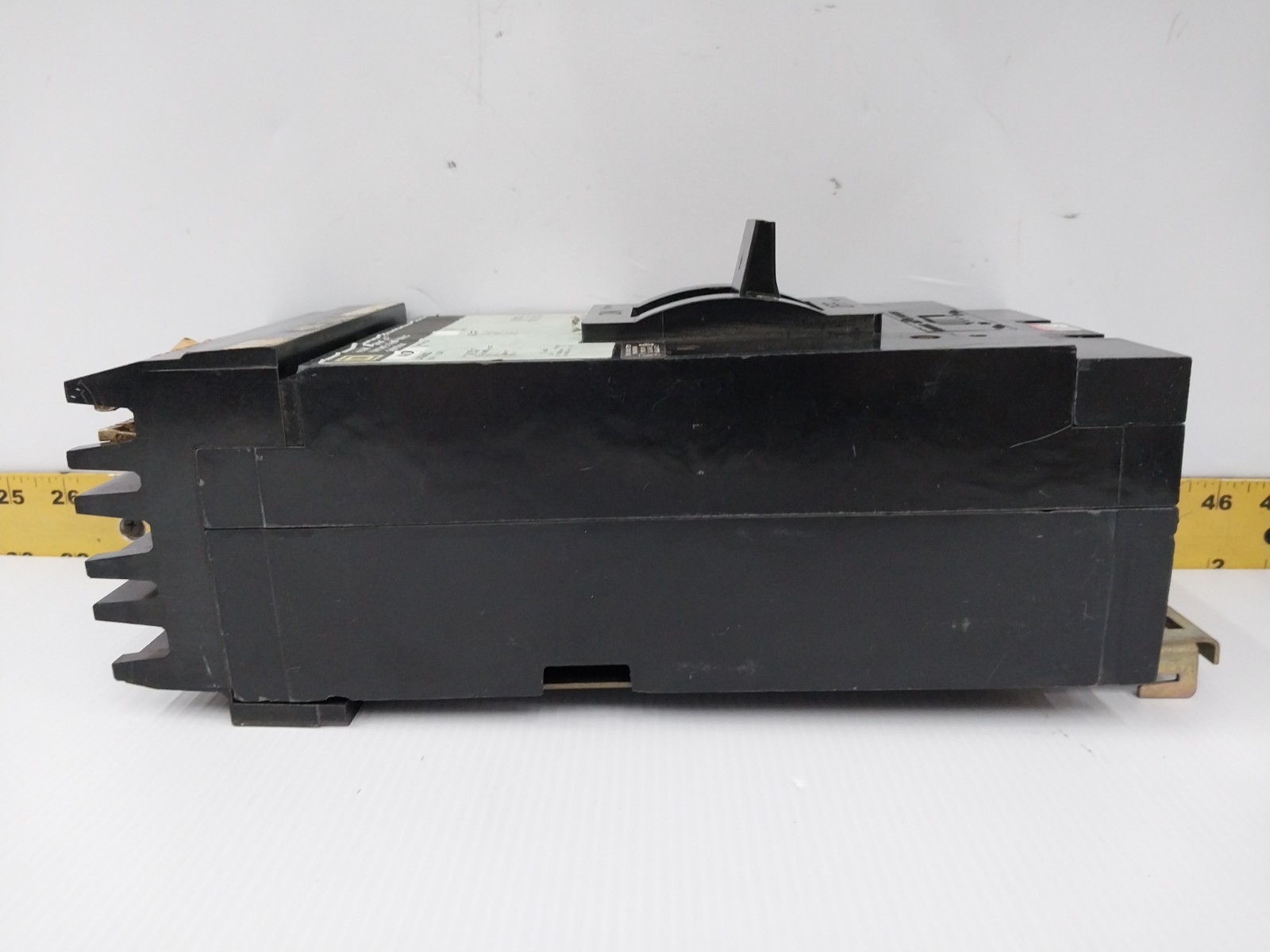 Square D 400 Amp I-Line Circuit Breaker 600 VAC / 250 VDC 3 Pole LA36400