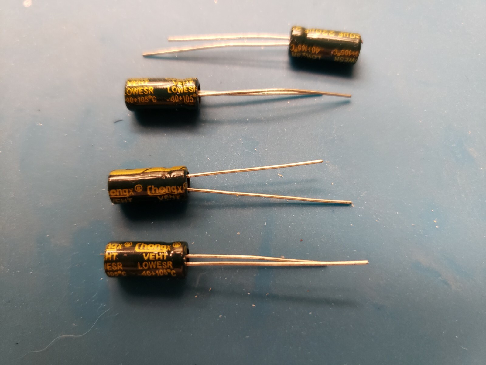 10 pcs 220uf 10v 105c radial electrolytic capacitors USA SHIPPING/SOLD