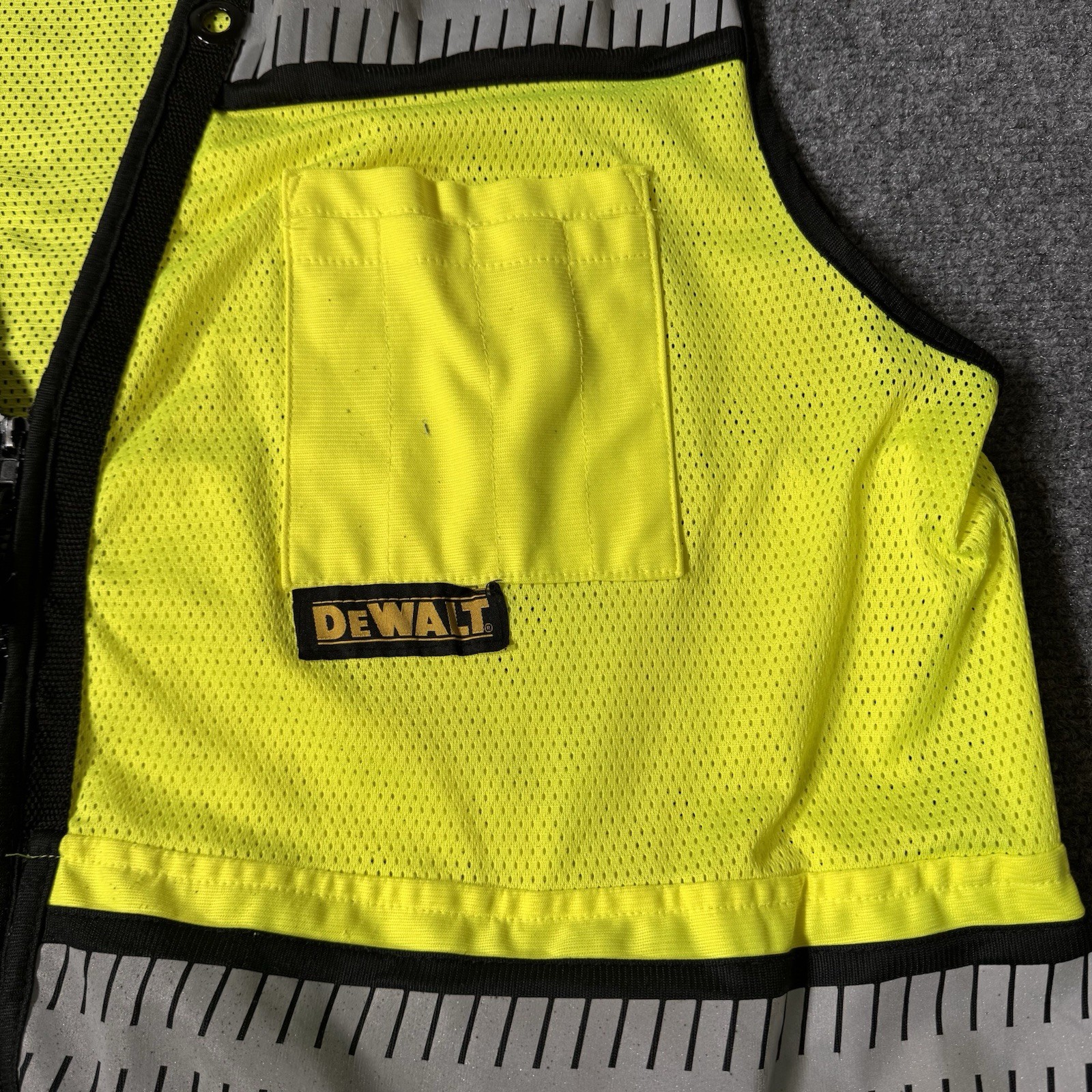 DEWALT DSV521 HEAVY DUTY Class 2 Heavy Duty Surveyor Vest 2XL Construction