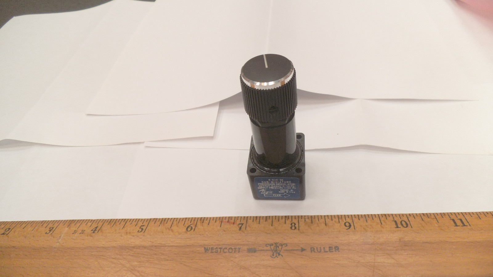 Air Logic USA made miniature regulator, R-900-30-W/K, 0-150 PSI in 30 PSI out