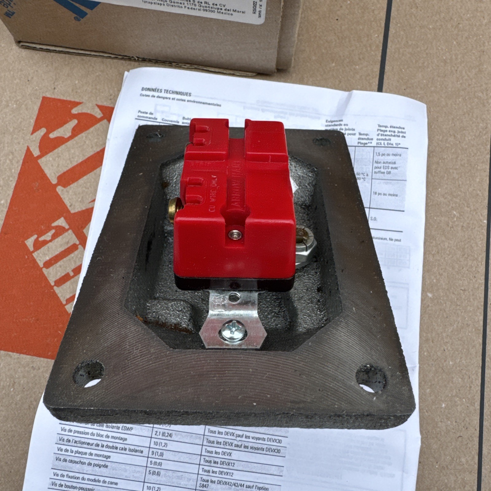 Eaton Crouse Hinds DSD933 Explosion Proof Front Operation Snap Switch Cover 1P