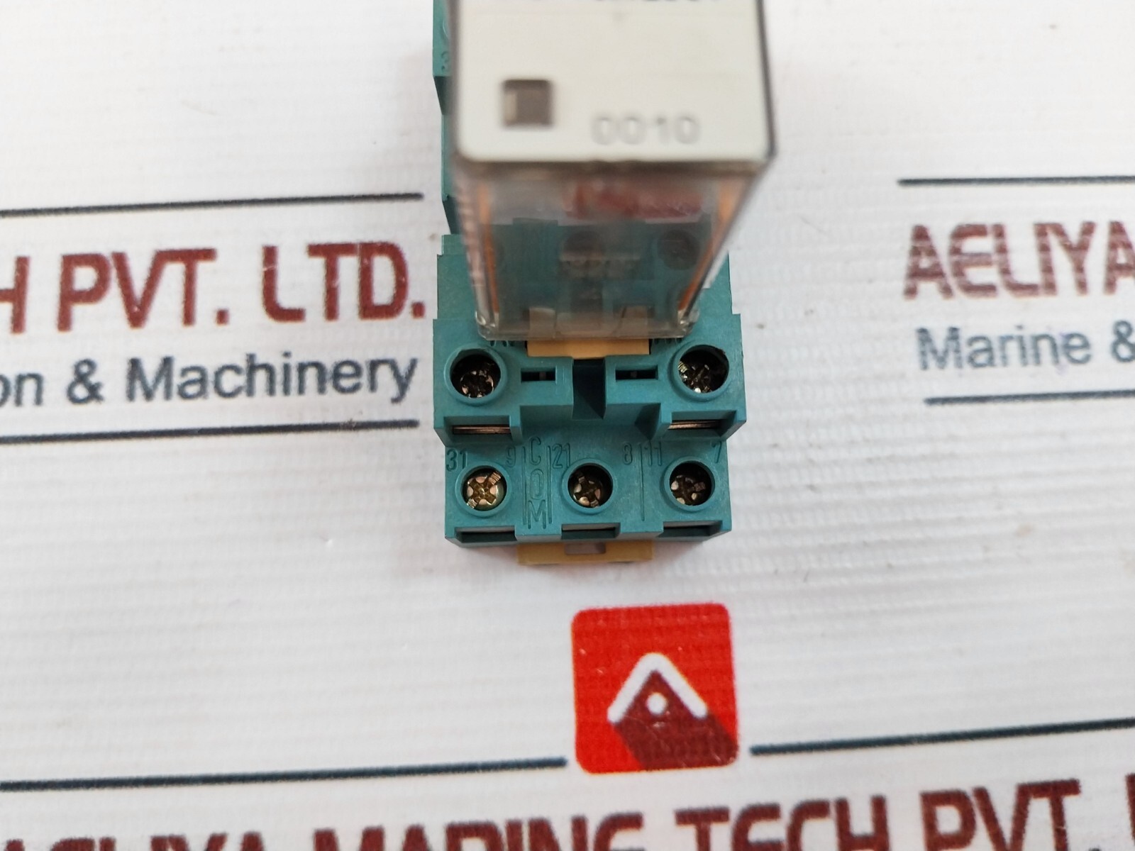 Finder 55.33 Control Relay With Base 94.73, 10a-250v