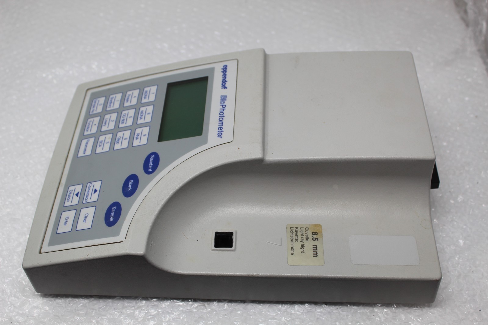 Eppendorf 6131 BioPhotometer Spectrophotometer UV/Vis DNA RNA Oligo Protein