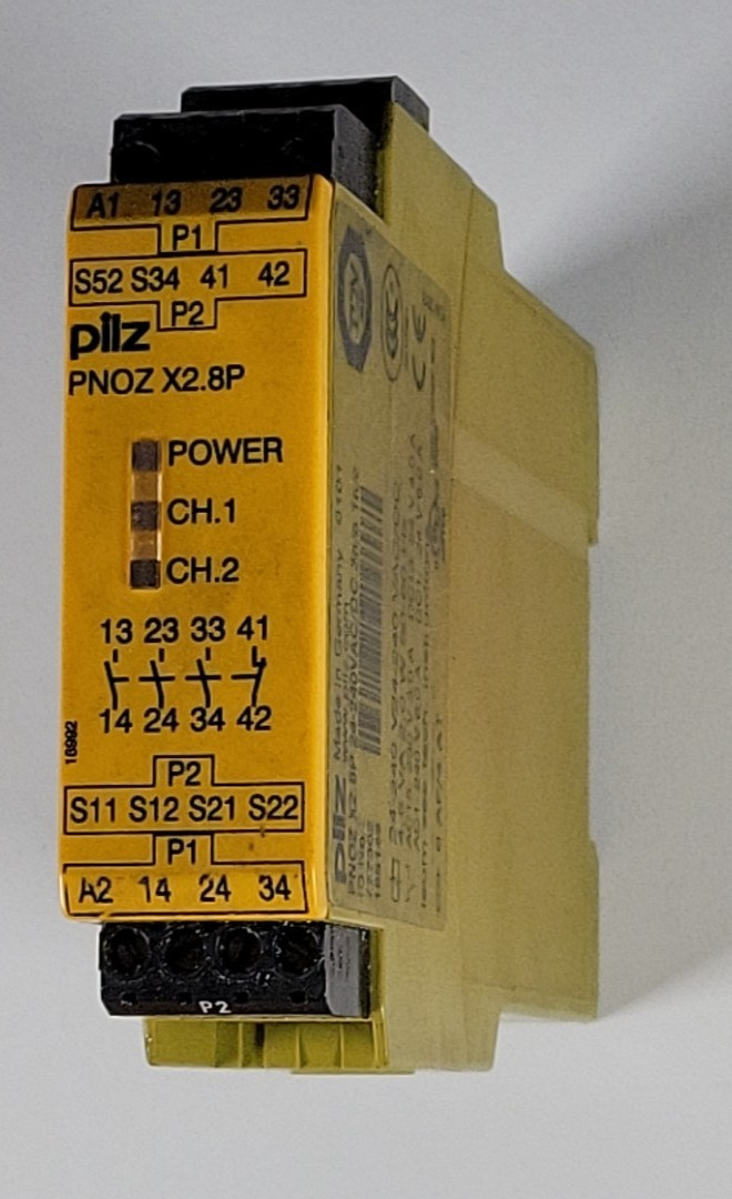 PILZ PNOZ X2.8P 777302 Safety Relay Module Electric System Controller Unit