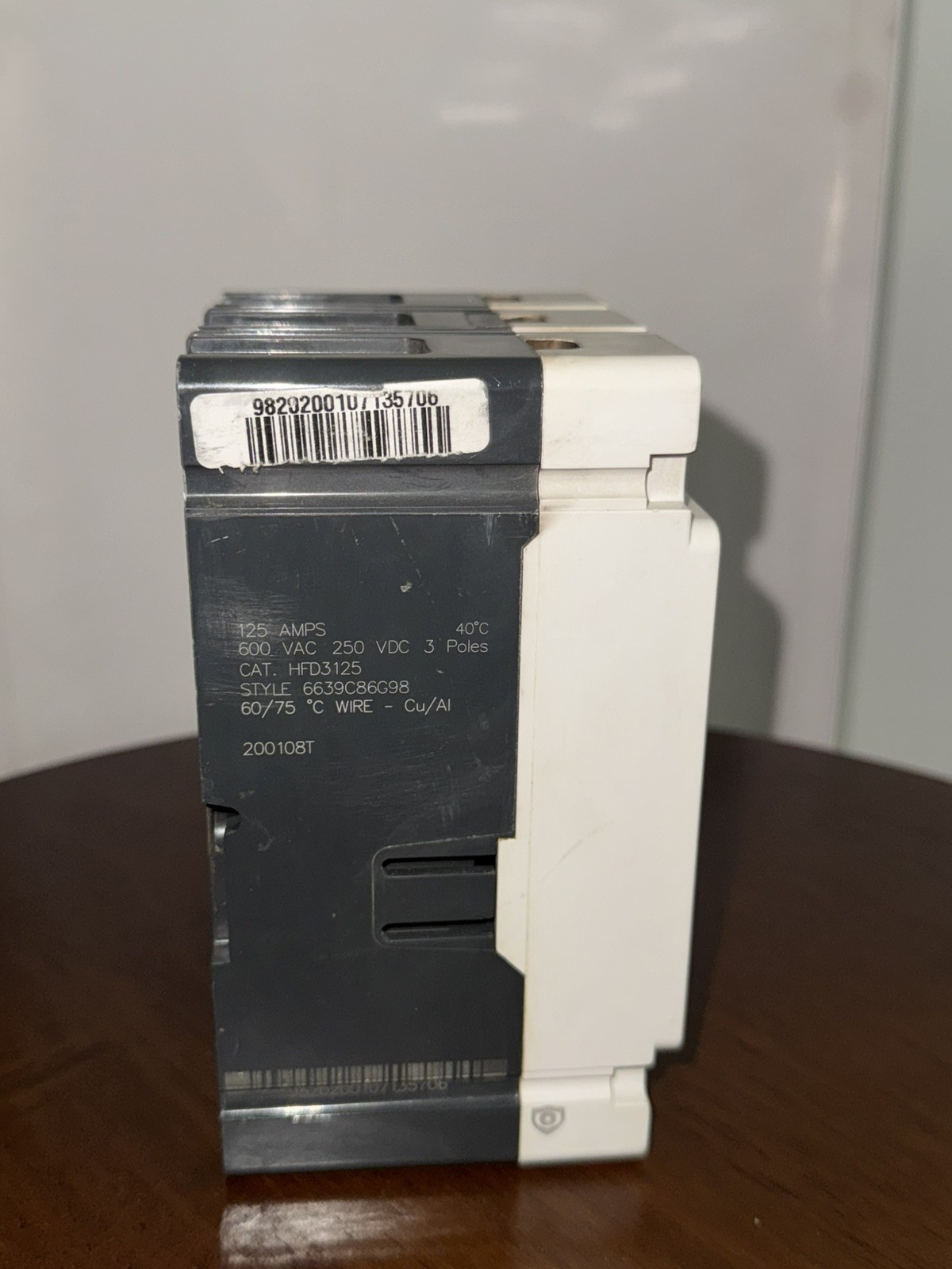 EATON HFD3125 3 pole 125 amp 3P Circuit Breaker