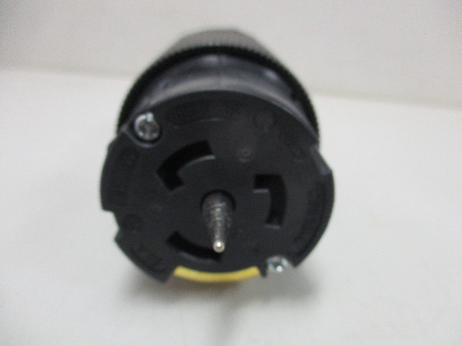 Hubbell CS-8364L 50A 3P 4W 250V 3Ø Twist Lock Plug