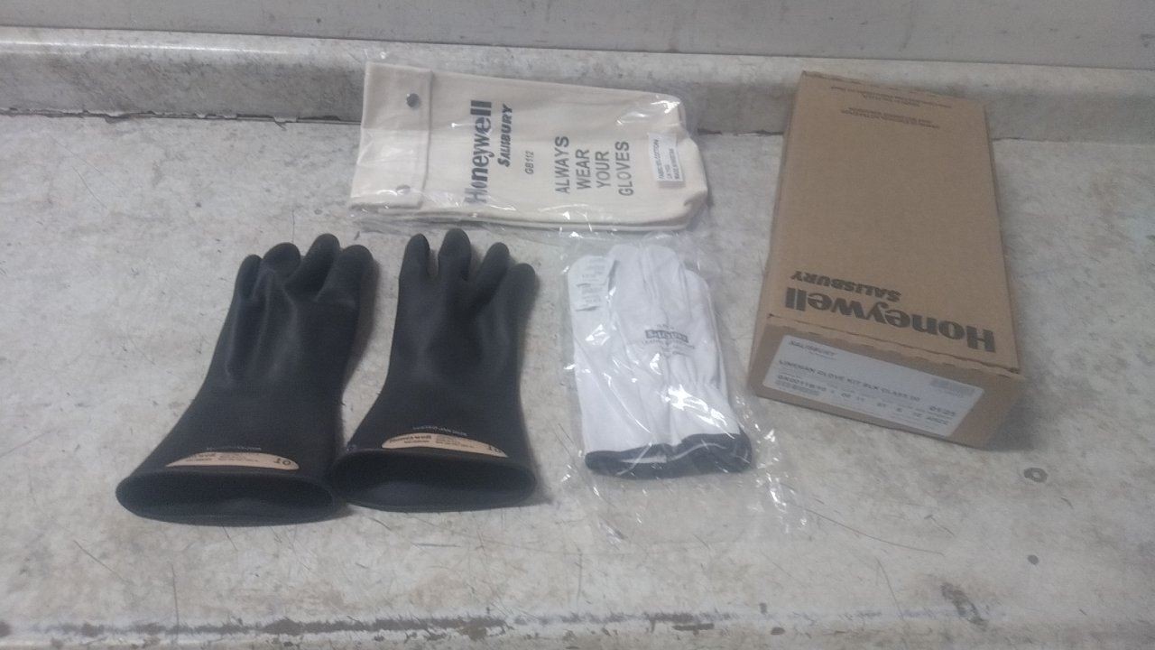 Salisbury GK0011B/10 Size 10 11 In Glove Length Class 00 Electrical Glove Kit