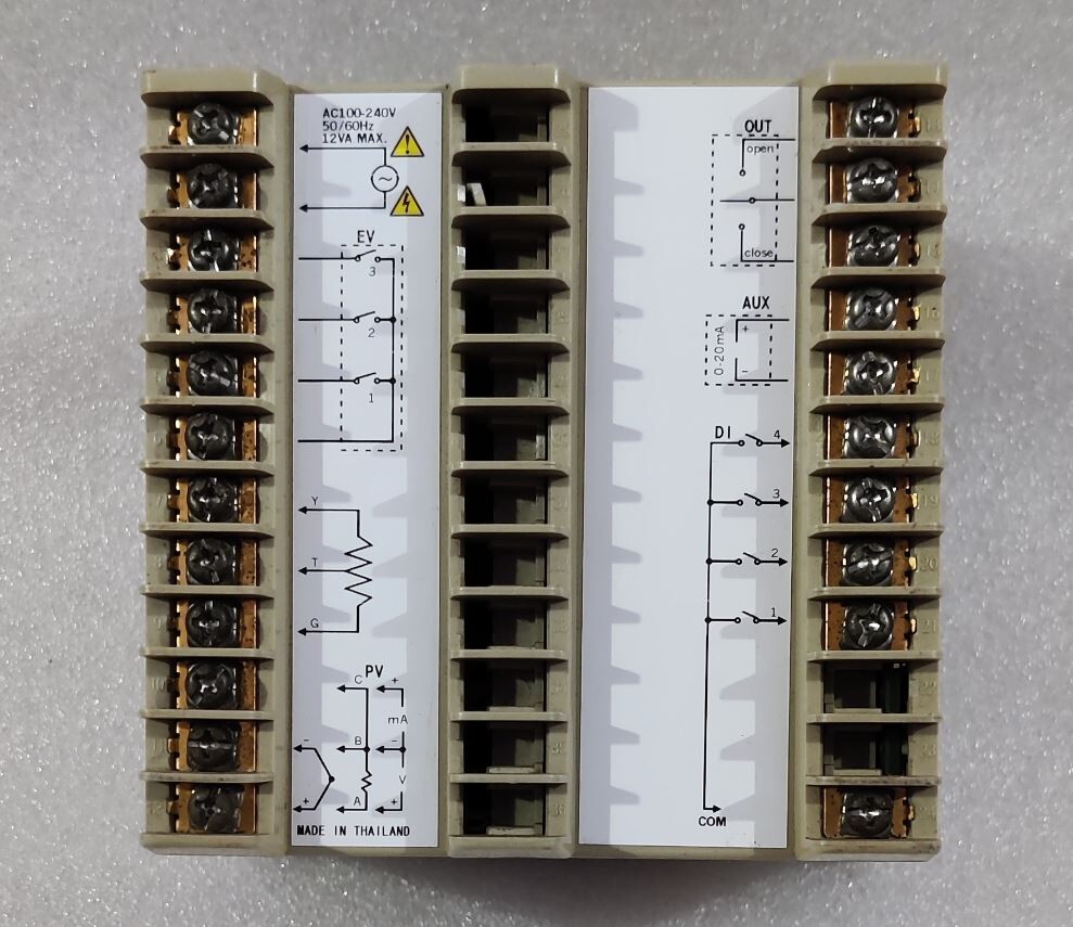 Azbil SDC36 Single Loop Controller C36TR1UA2100 AC100-240V 50-60Hz 12VA