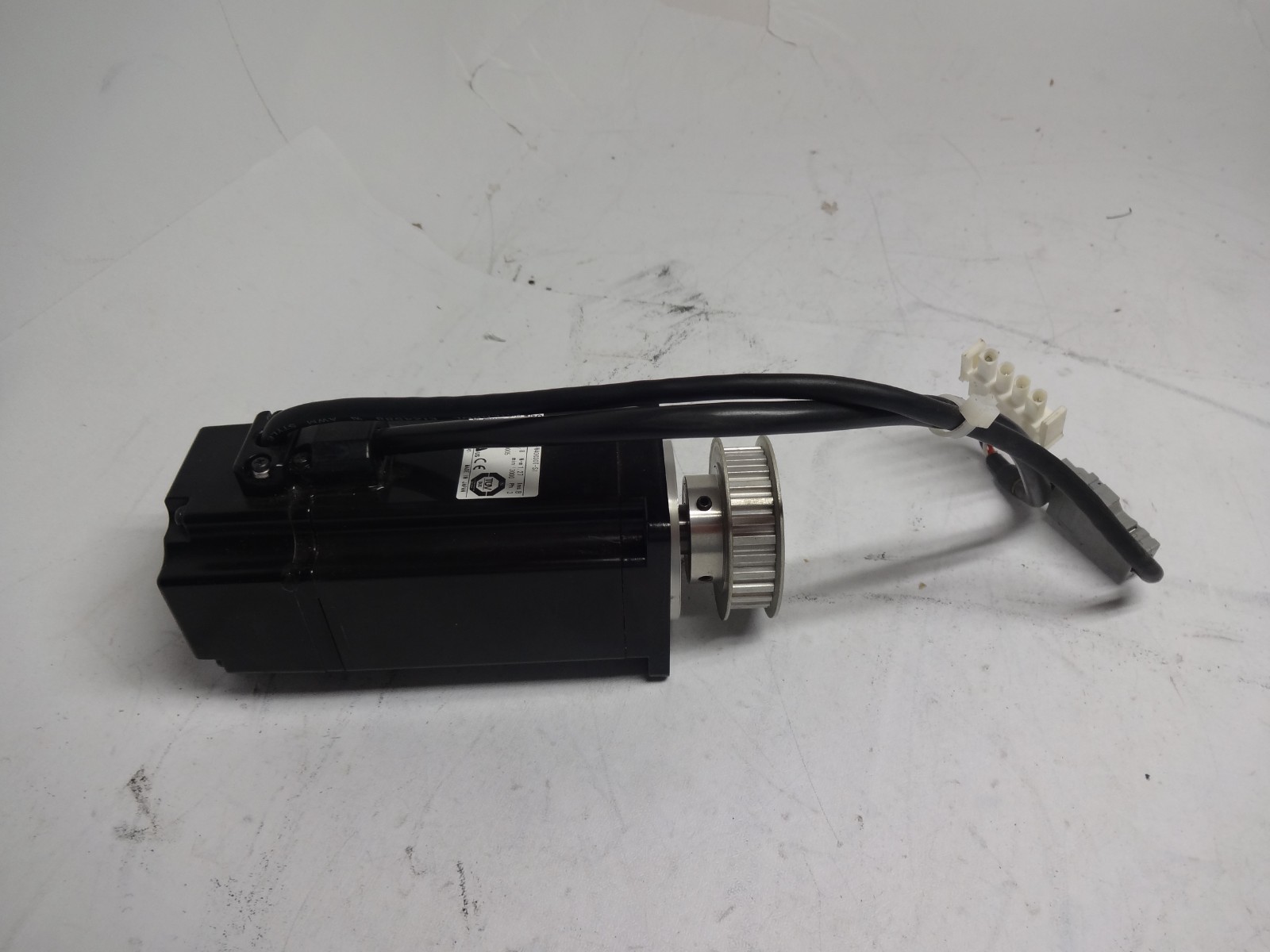 OMRON R88M-W40030T-S1 AC Servo Motor 400W 200V 2.8A