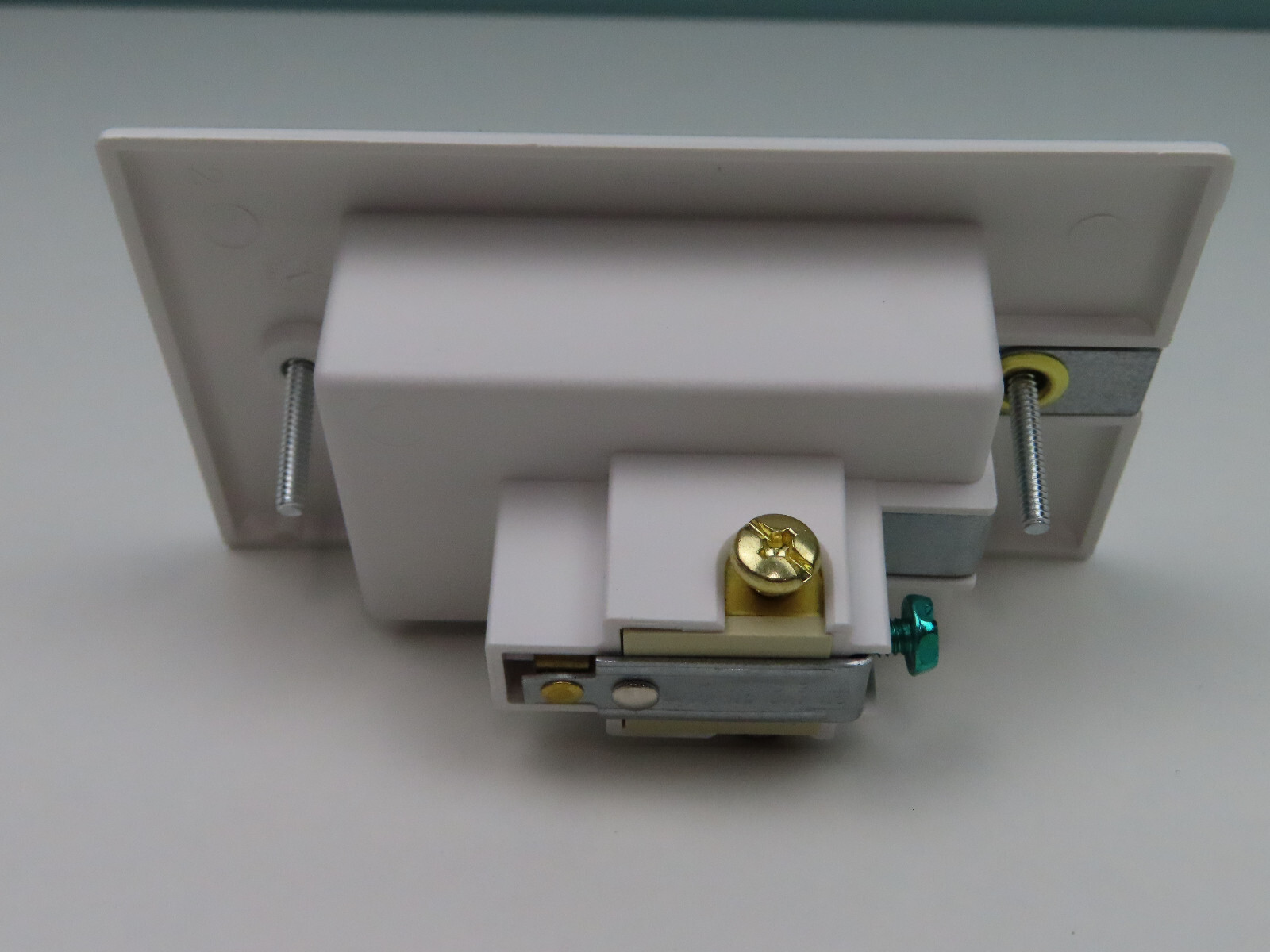 Leviton 688-W, 125 V, 15A, NEMA 5-15R, White, Clock Hanger Receptacle, 1 pc, New