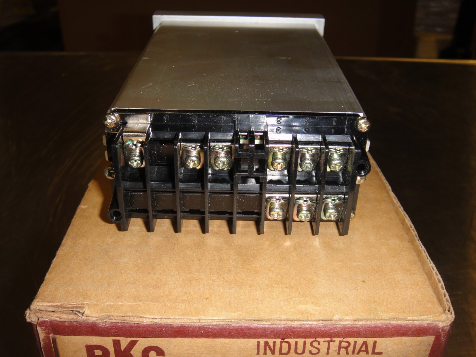 RKC DB-48B1C-M Series RE-48 Controller open box new pictured