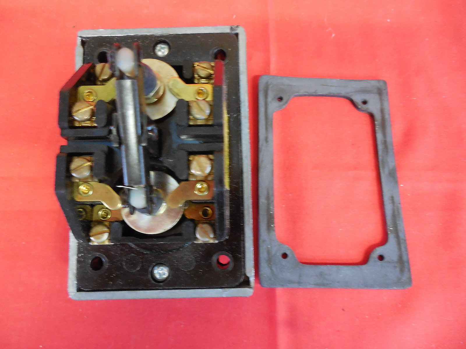 REES 01968-032 *NEW IN BOX* CONTROL PUSHBUTTON (3B4)