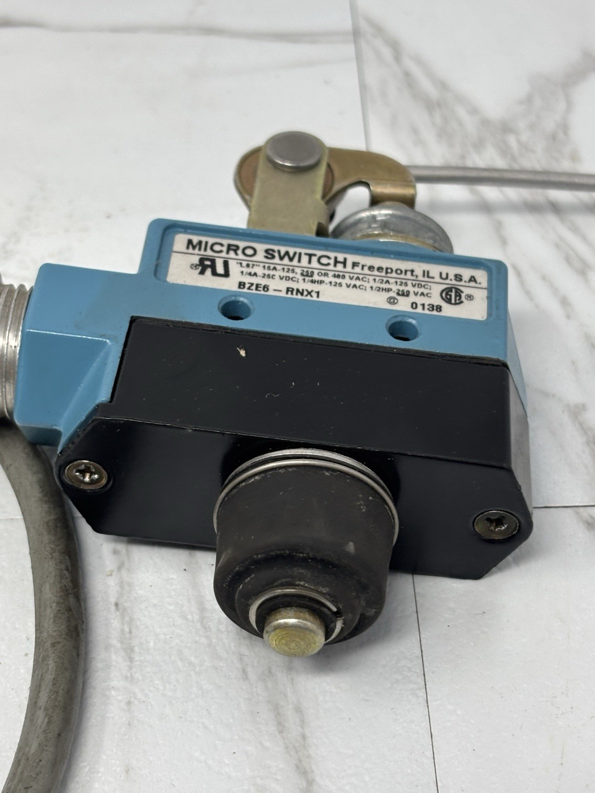 Microswitch BZE6-RNX1 Limit Switch, 480VAC Max, 15A, Top Plunger, Made in USA
