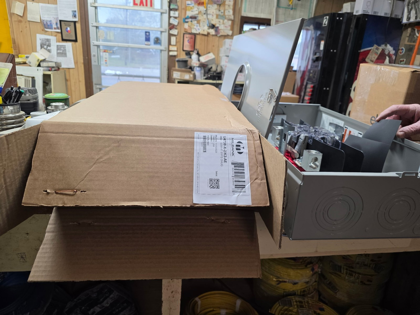 MILBANK U4738-X-2/K3-AE RINGLESS METER SOCKET 320 AMP 4-JAW NEW IN BOX