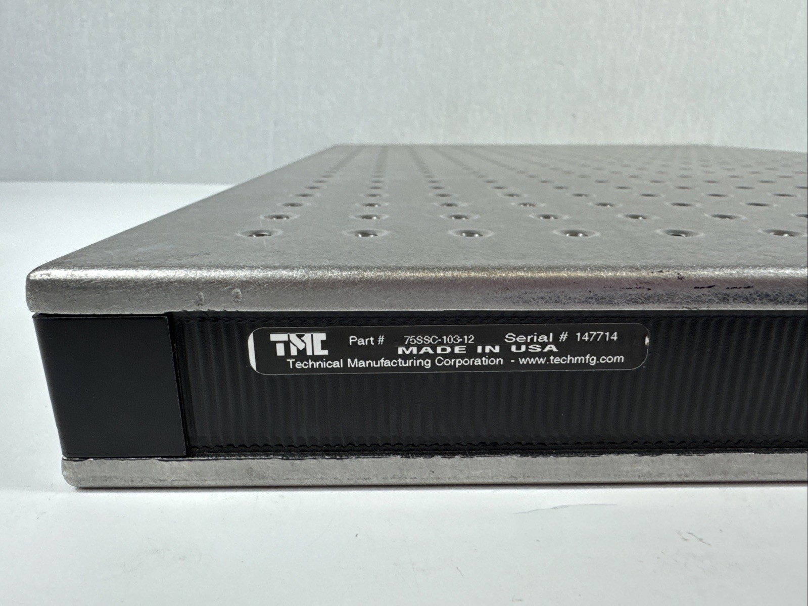 TMC OPTICAL BREADBOARD 23.5″ x 17.5″ 75SSC-103-12 USED