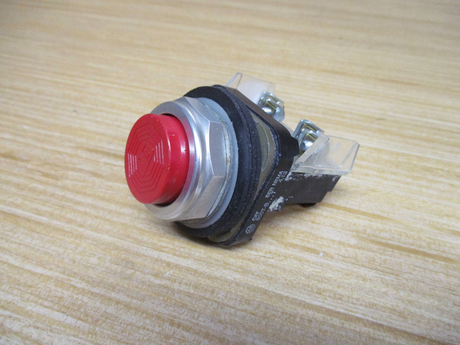 Allen Bradley 800T-B6A Push Button 800TB6A W/800T-XA
