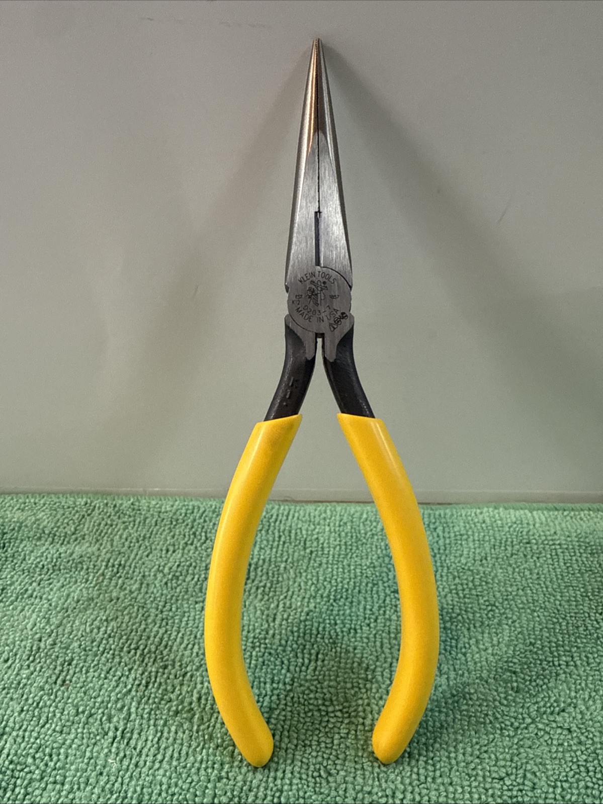 Klein Tools D203-7 Side-Cutting Long-Nose 7 Inch Pliers