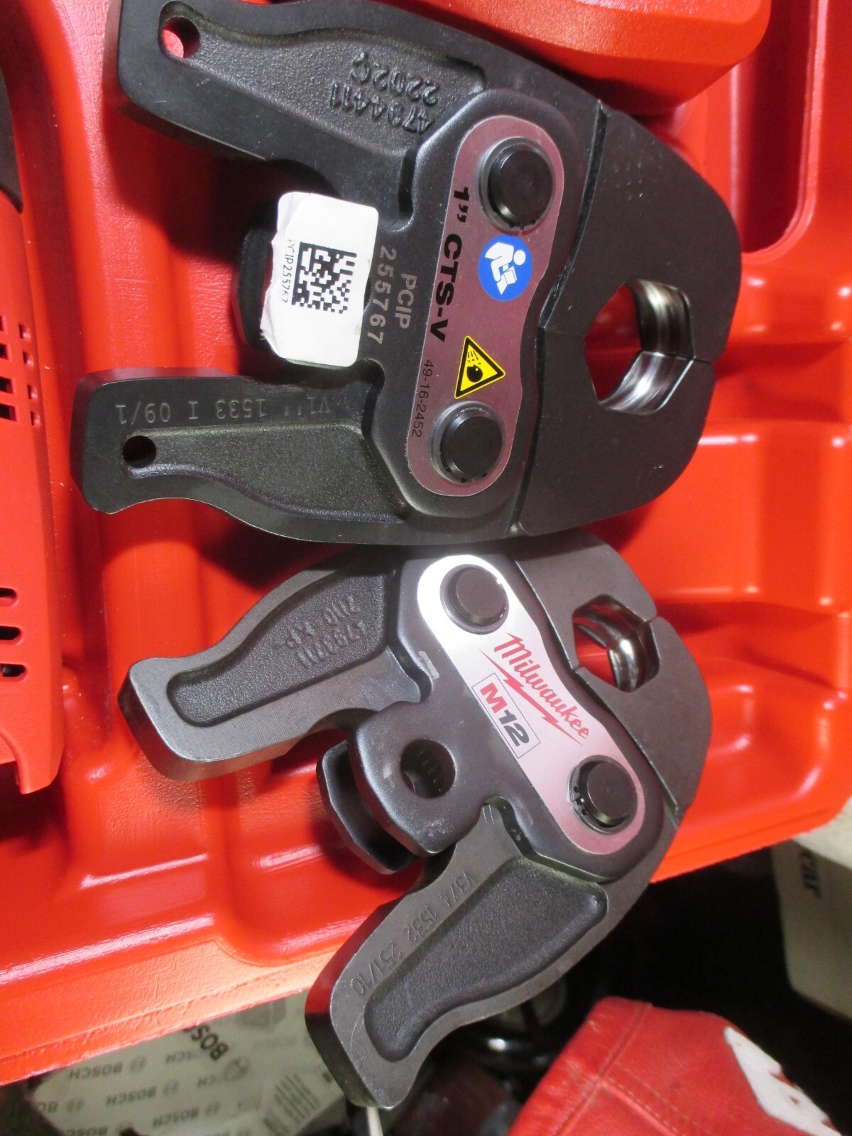 Milwaukee 2473-22 M12 Force Logic Press Tool Kit with 3 Jaws looks prefect