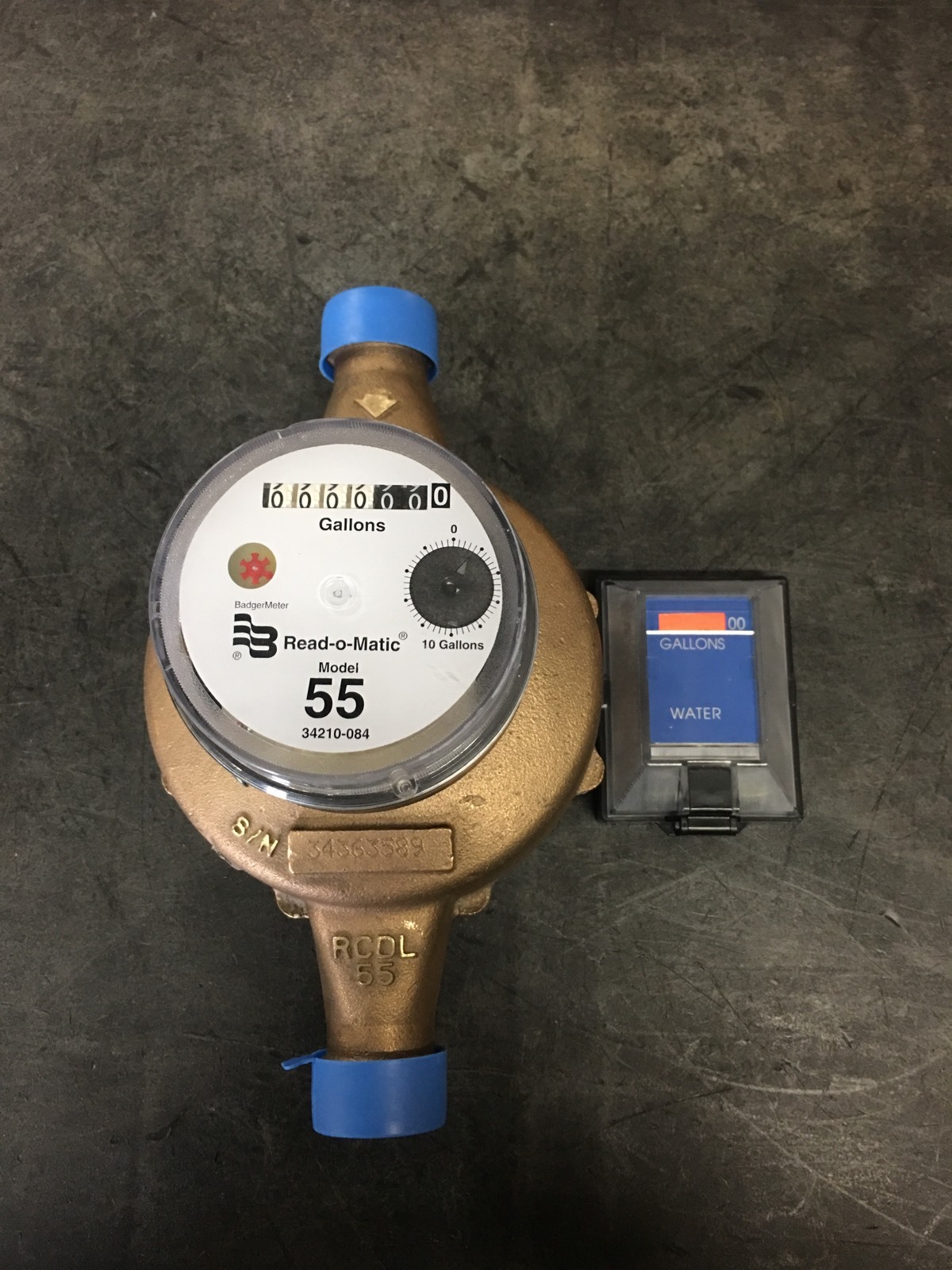 Badger 1″ M55 GALLON Water Meter Pulse Register And Remote With Couplings And 20