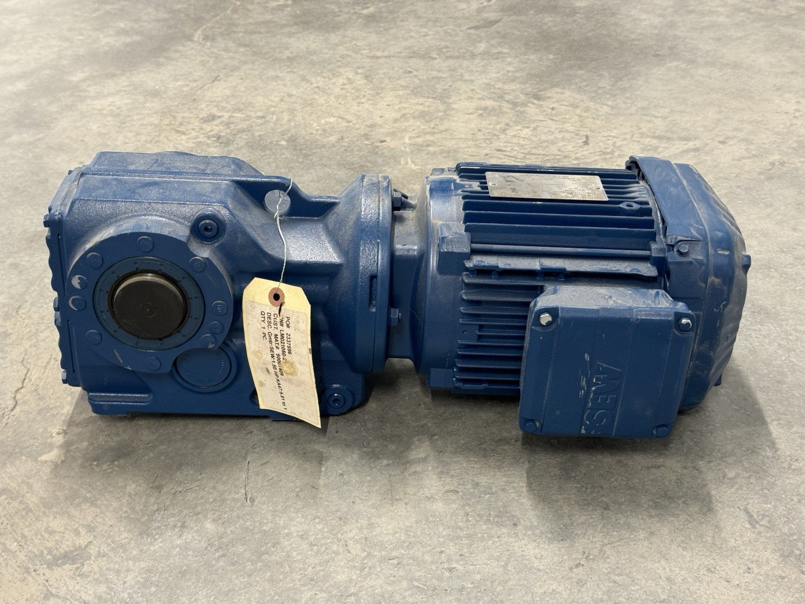 NEW SEW-EURODRIVE KA47/T DRN90S4 GEARMOTOR 1.5HP 5.81:1