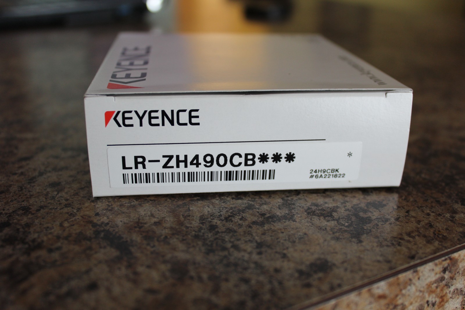 KEYENCE LR-ZH490CB LASER SENSOR