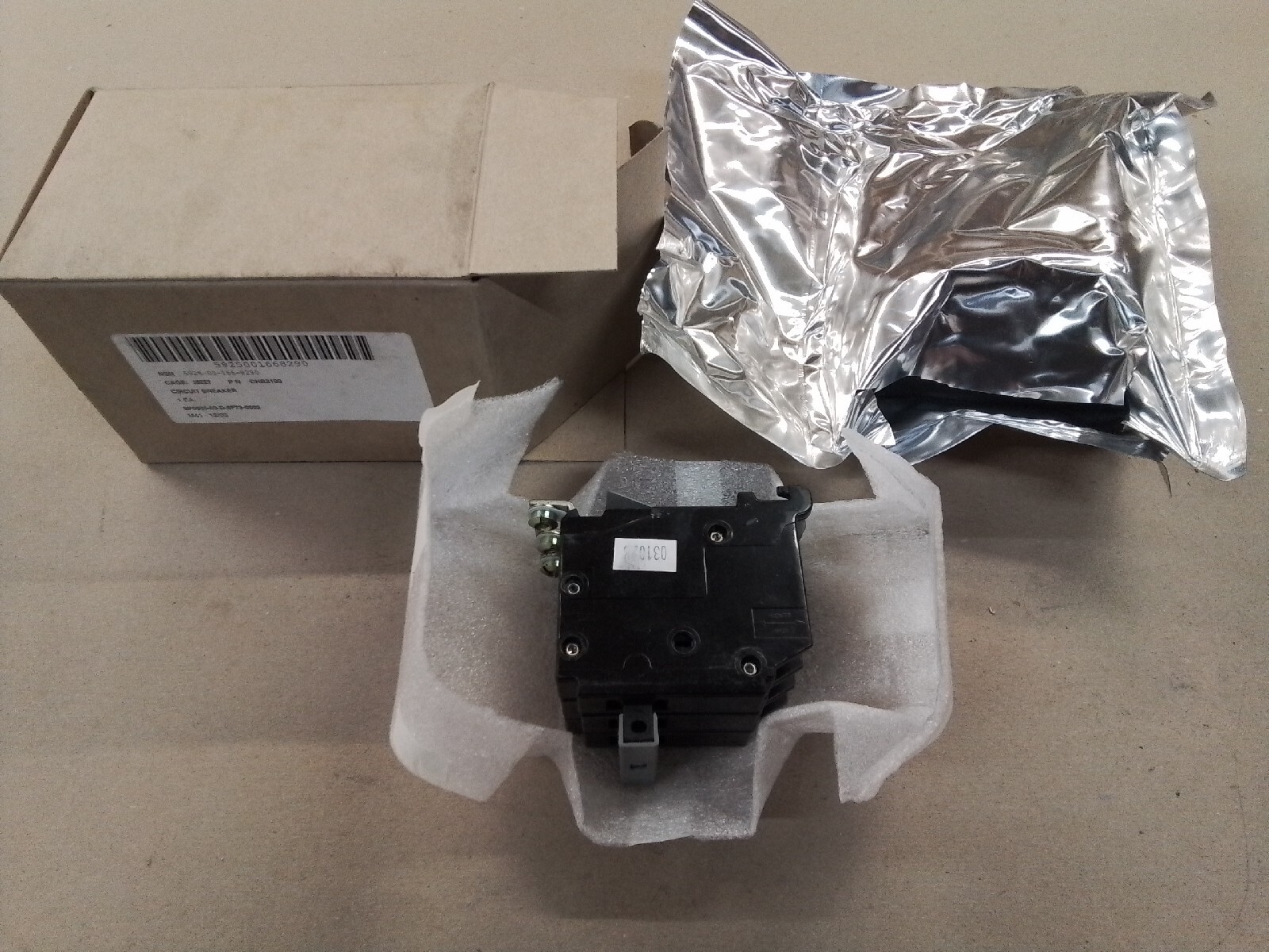 CUTLER HAMMER CHB3100 100A 240V 10kA 10,000 NEW IN BOX Zd-5855 3 Pole Phase