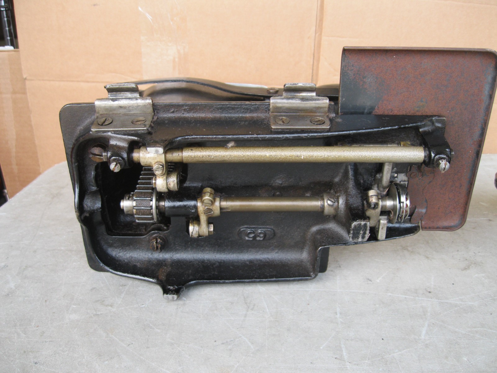 SINGER INDUSTRIAL MACHINE 65 OR 65W1 ????–FOR PARTS / REPAIR–UNTESTED–AS IS