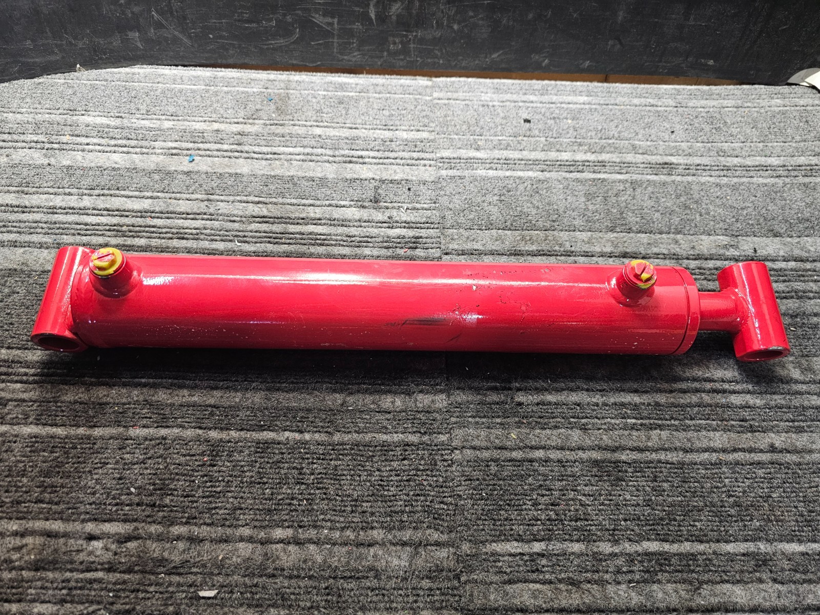 Hydraulic Welded Cylinder 2.89″ OD x 22″ Retracted Length x 1.26″ Rod