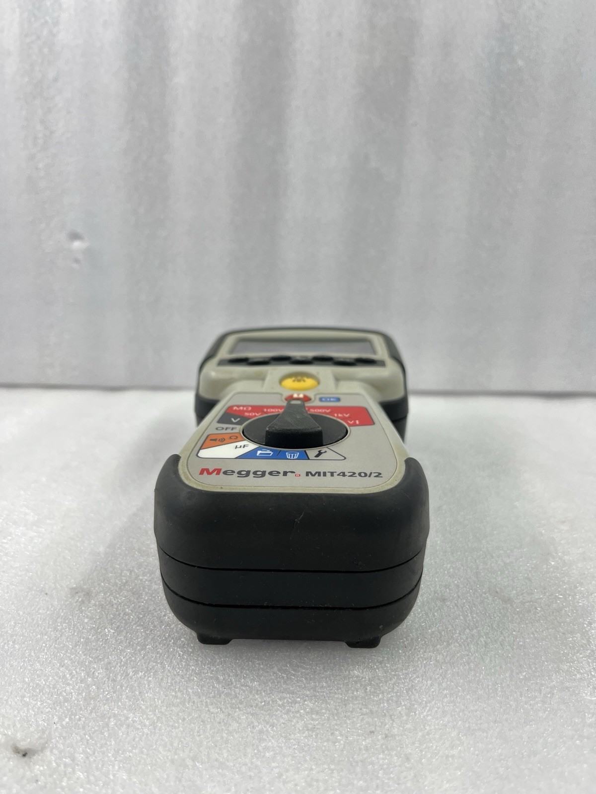 MEGGER INSULATION AND CONTINUITY TESTER CAT IV 600V MIT420/2 GRAY (FOR PARTS)