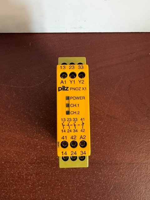 Pilz PNOZ X1 Safety Relay 24VAC/DC 5A 3 N/O 1 N/C DIN Rail Screw Terminal New