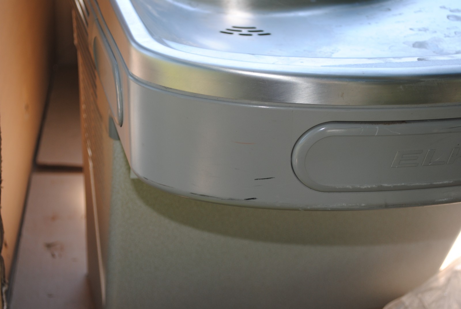 ELKAY EZFS8 1C WALL MOUNTED REFRIGERATED DRINKING FOUNTAIN