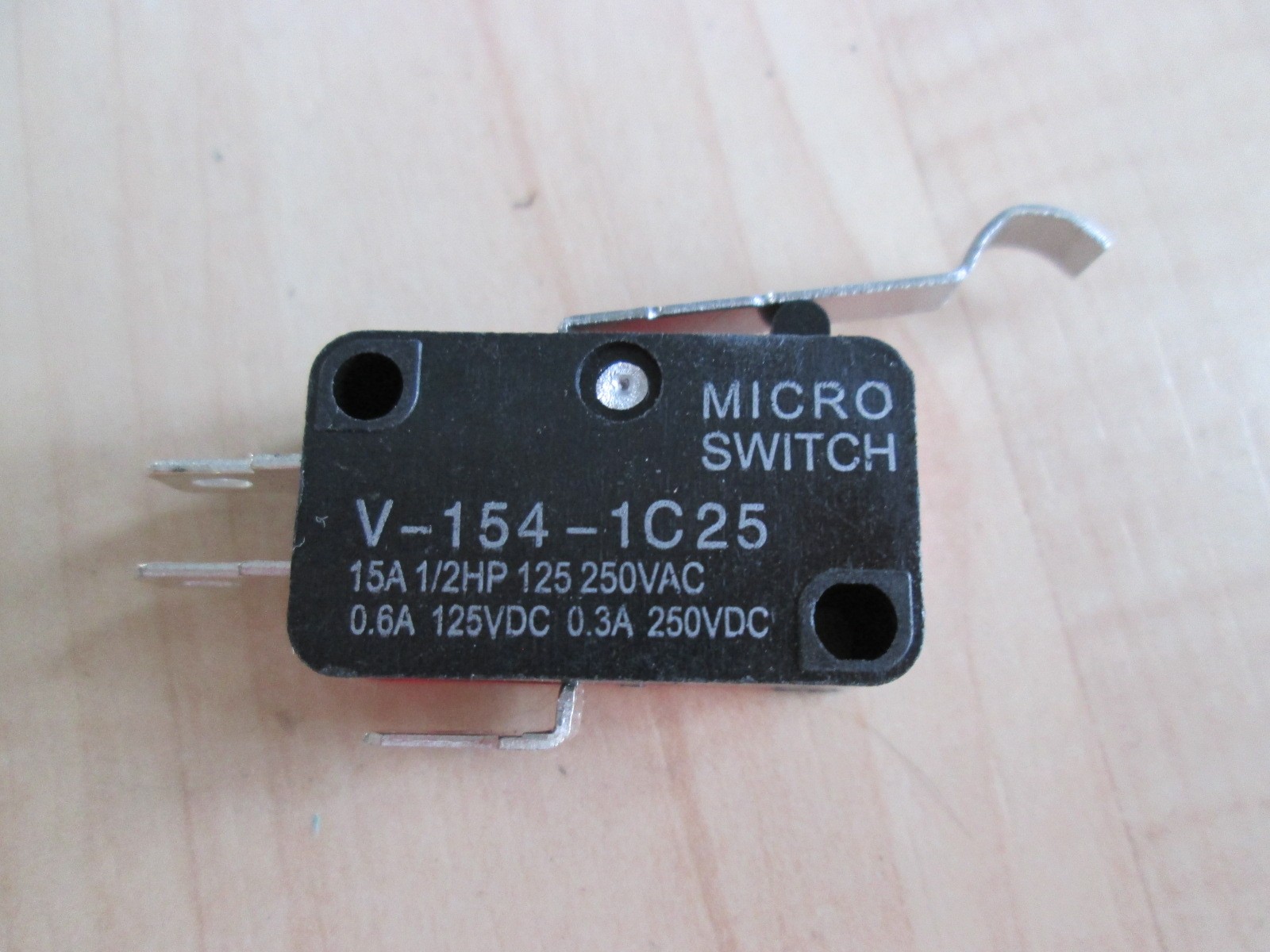 Lot (2) Micro Limit Switch V-154-1C25 with Curved Tip Lever 15A 125/250VAC #E67C