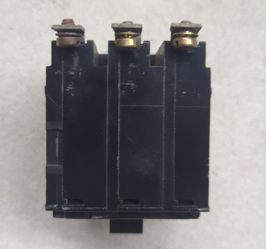 Square D QOB330 30A 3-Pole 240V Bolt-On Circuit Breaker – Used