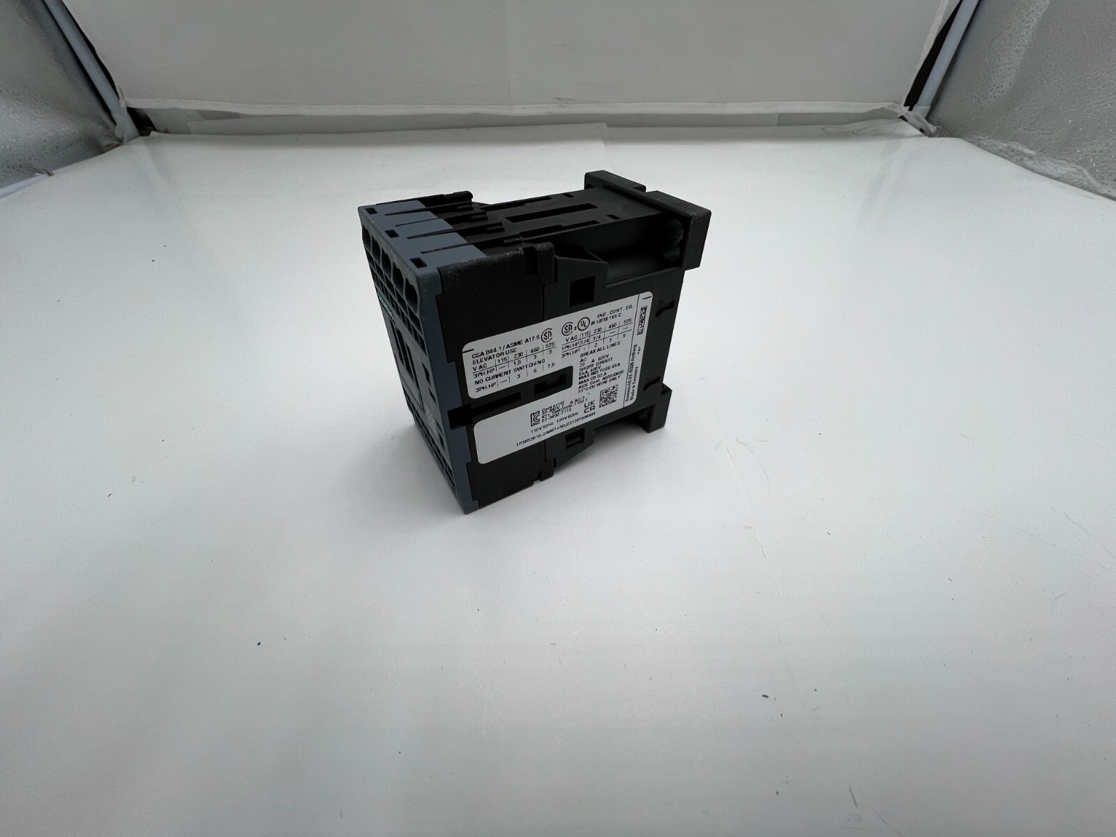 Siemens 3RT2015-2AK61 Contactor Spring Loaded Terminal 220/240V 50/60Hz