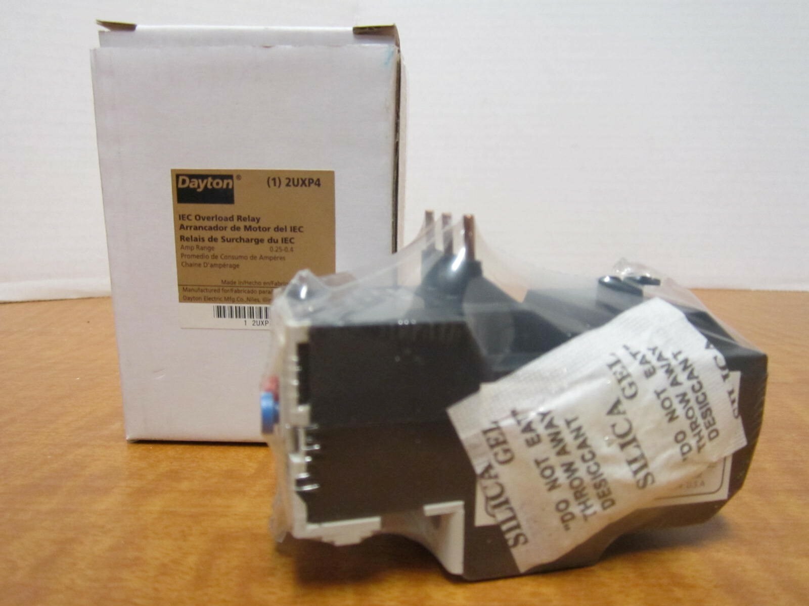 Overload Relay 0.25 to 0.4 Amp Range w/ Trip Indicator Finger Safe Terminals NEW