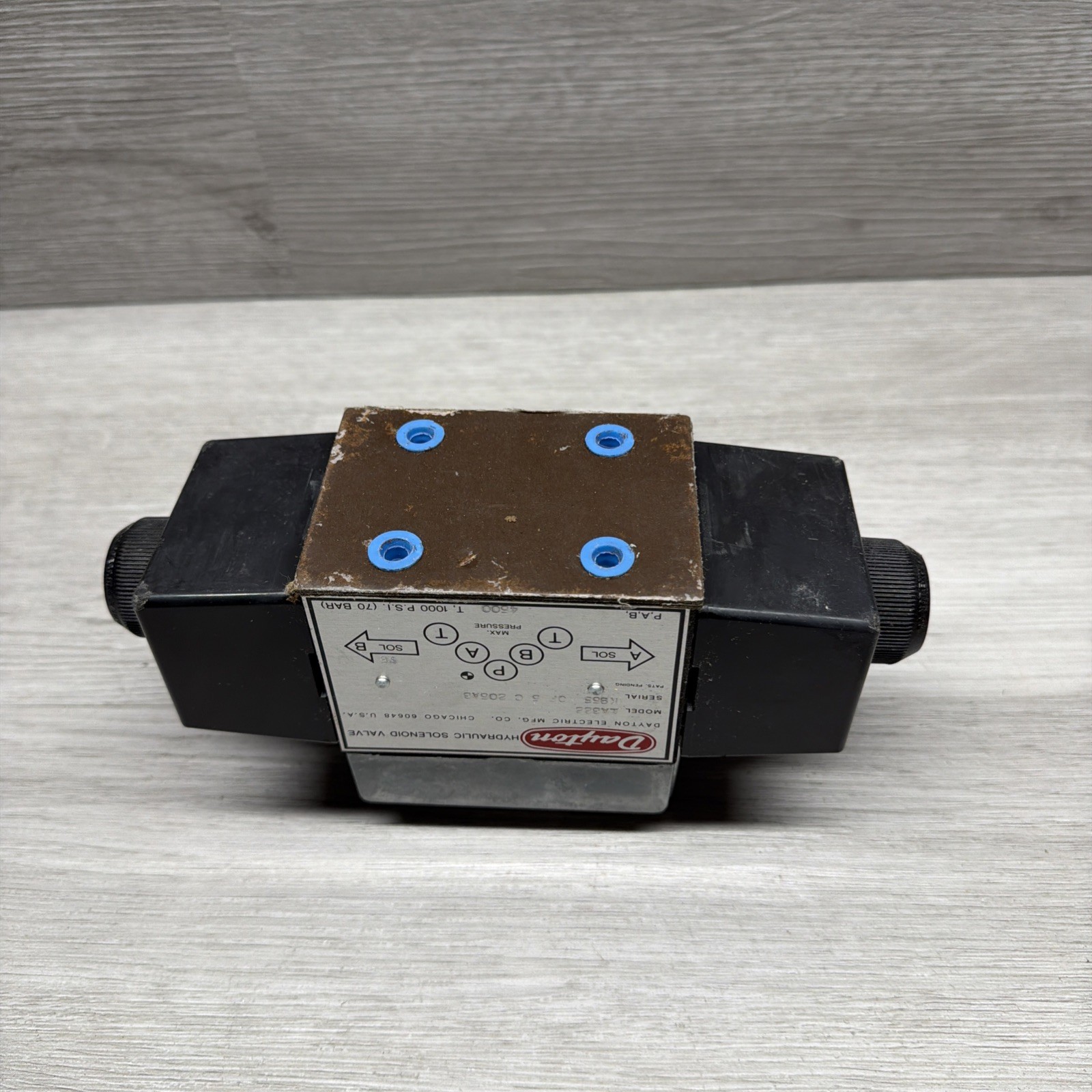 Dayton 1A322 K95S QF 5 C 205A3 Hydraulic Directional Valve W/ 691449 120V Coils