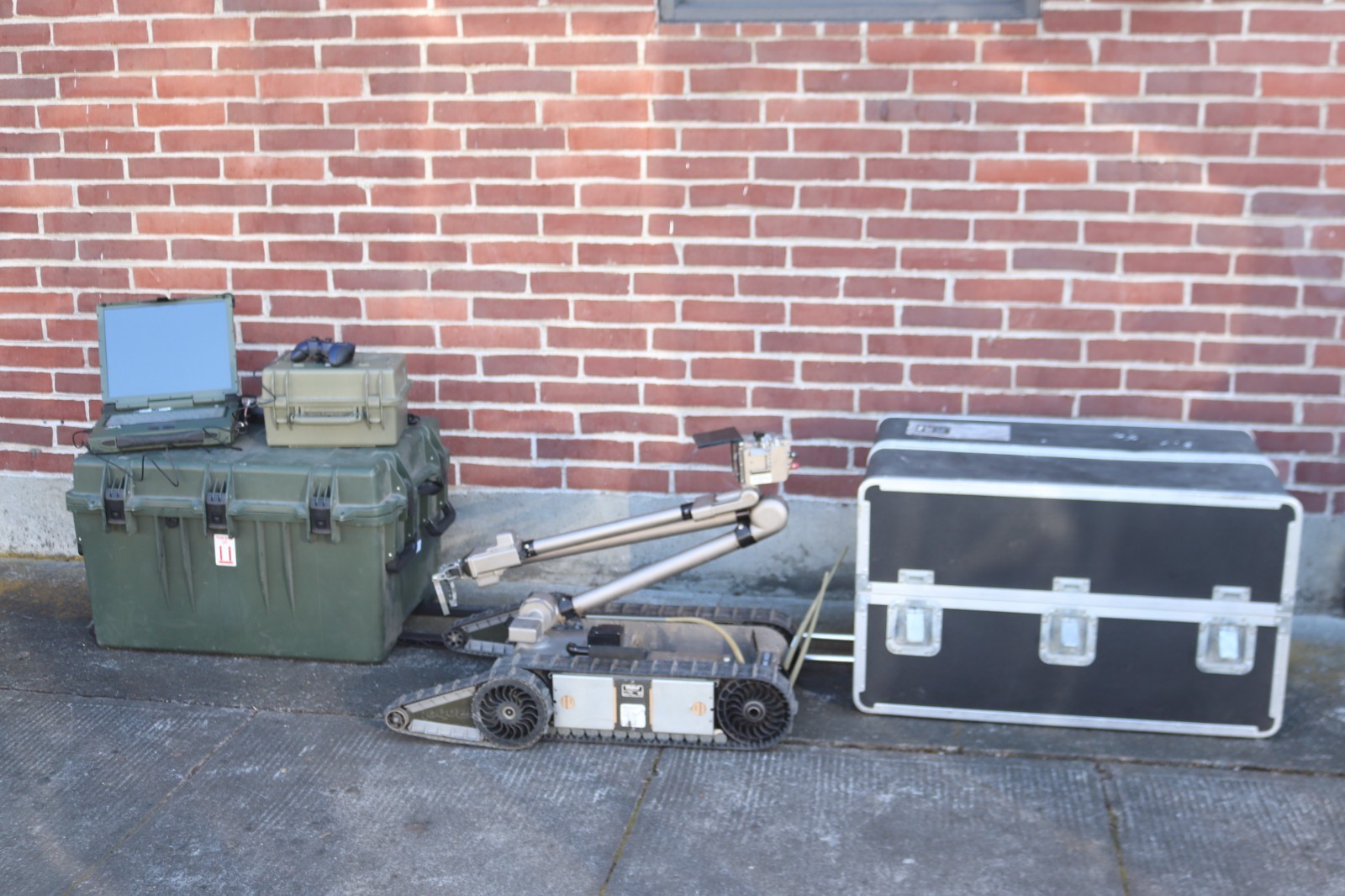 iRobot PackBot 510 Tactical Robot Surveillance Defense Hazmat FLIR