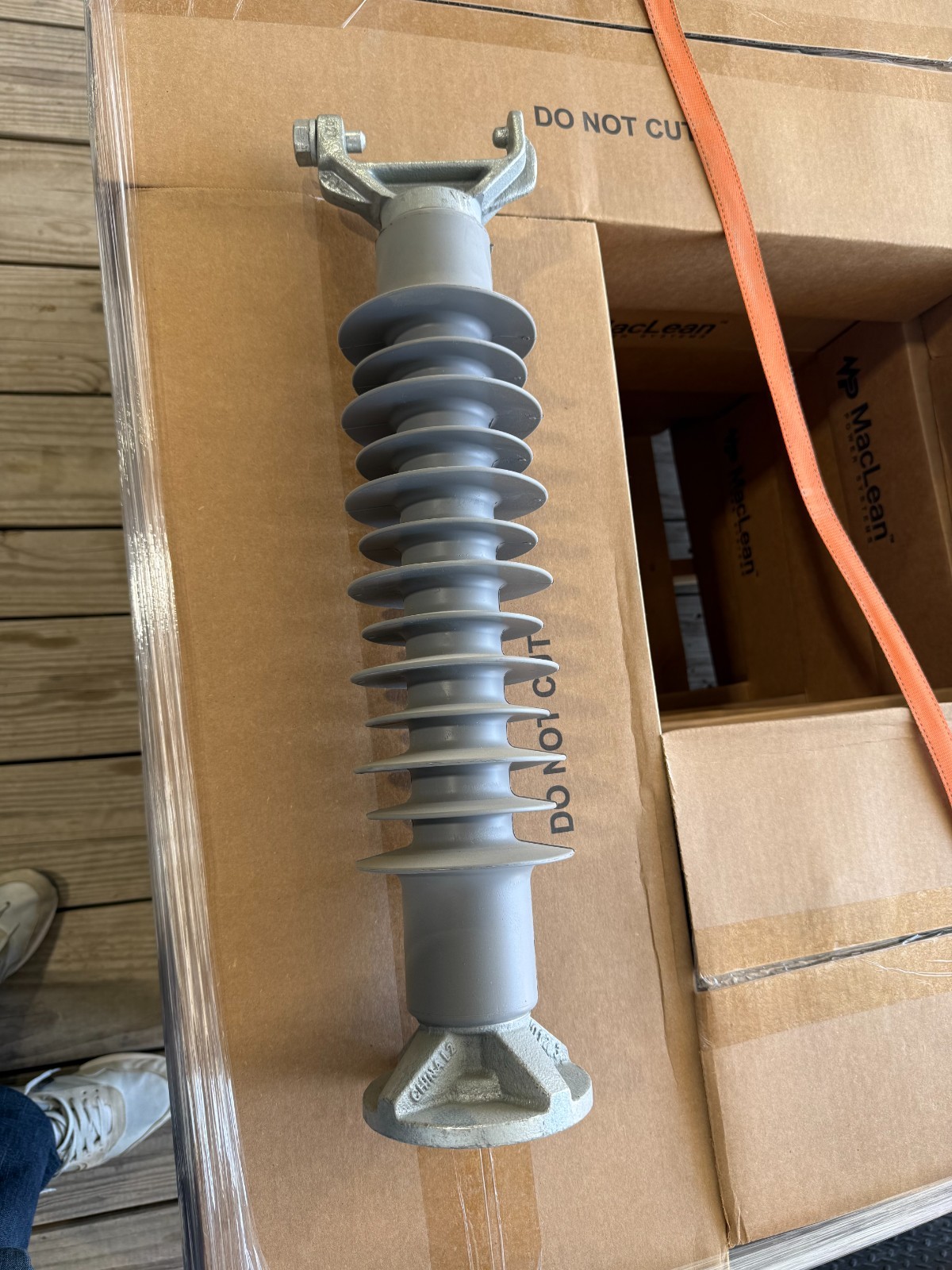 Insulator Vertical Line Post Maclean NPVN20XGO13S0