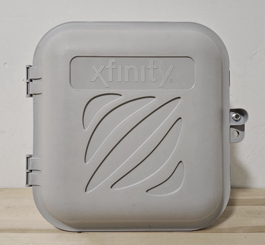Outdoor House Box Weatherproof Enclosure Coaxial Cable Electrical Distribution