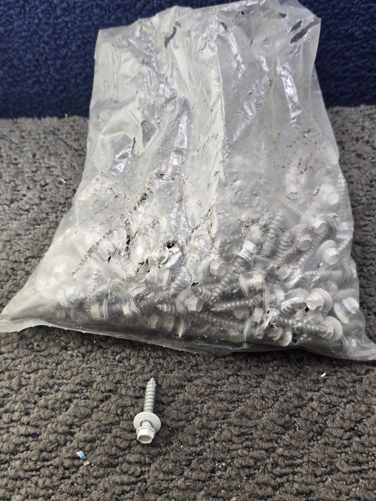 (QTY 250) #12 x 1-1/2″ Hex Head Metal Roofing Sharp Point Screws with Washers
