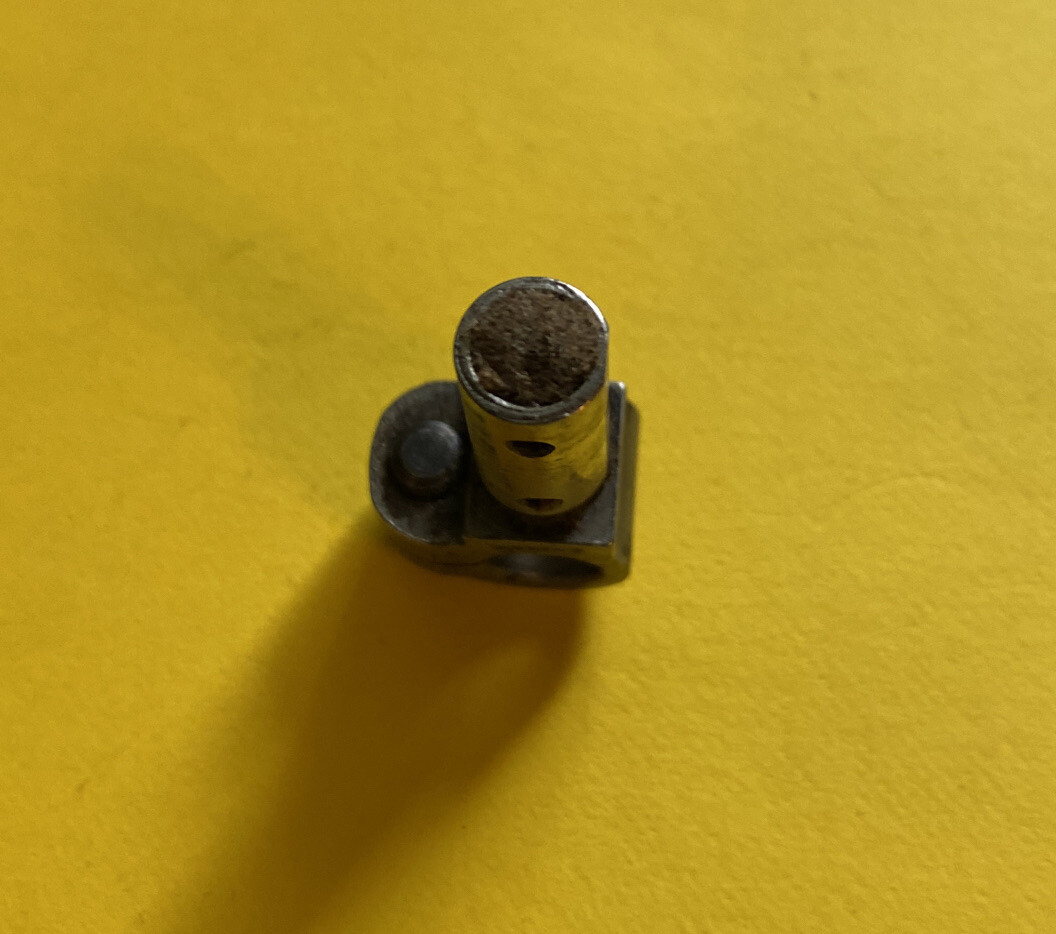 *USED* 270057-SINGER-CONNECTING STUD-FOR SEWING MACHINES *FREE SHIPPING*