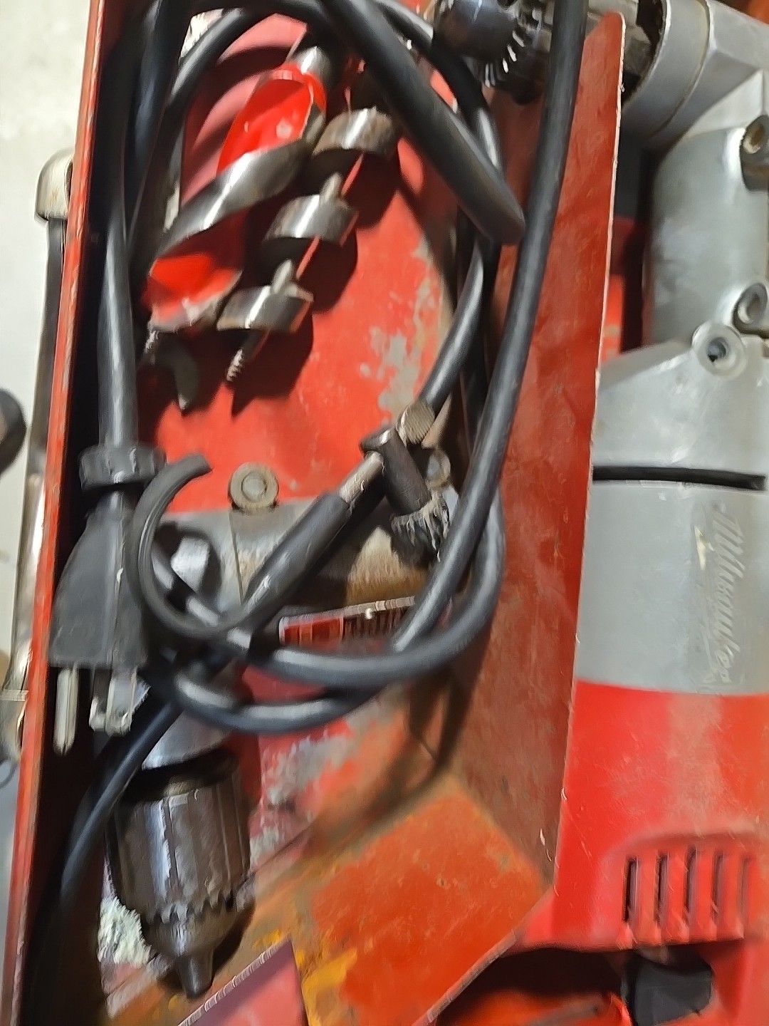 Milwaukee 1001-1 1/2 Right Angle Drill 500 RPM w/ Case And Extras Head And Bits